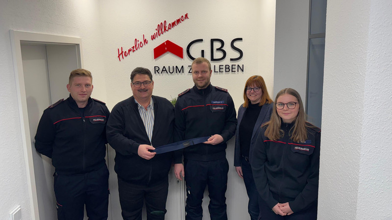 Spende für Jugendfeuerwehr für neue Gürtel
