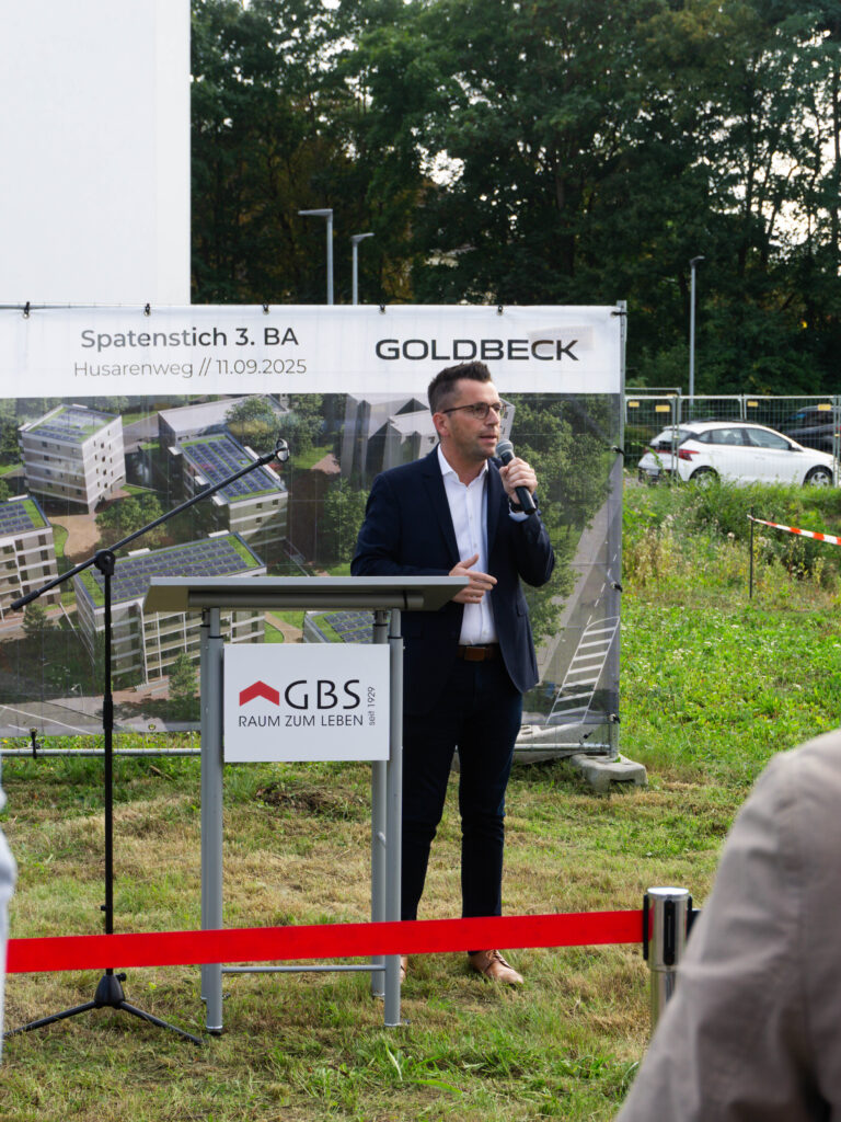 Oberbürgermeister Marc Speicher bei seiner Rede